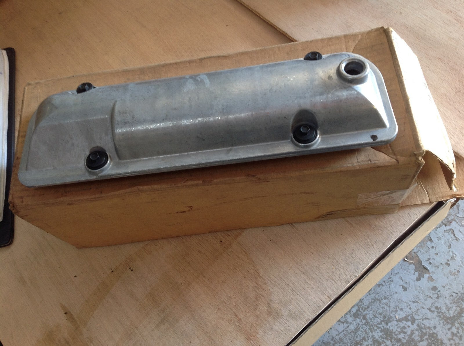 Chevrolet,Pontiac,Buick,Saturn Valve Cover  NEW GENUINE OE 12568148