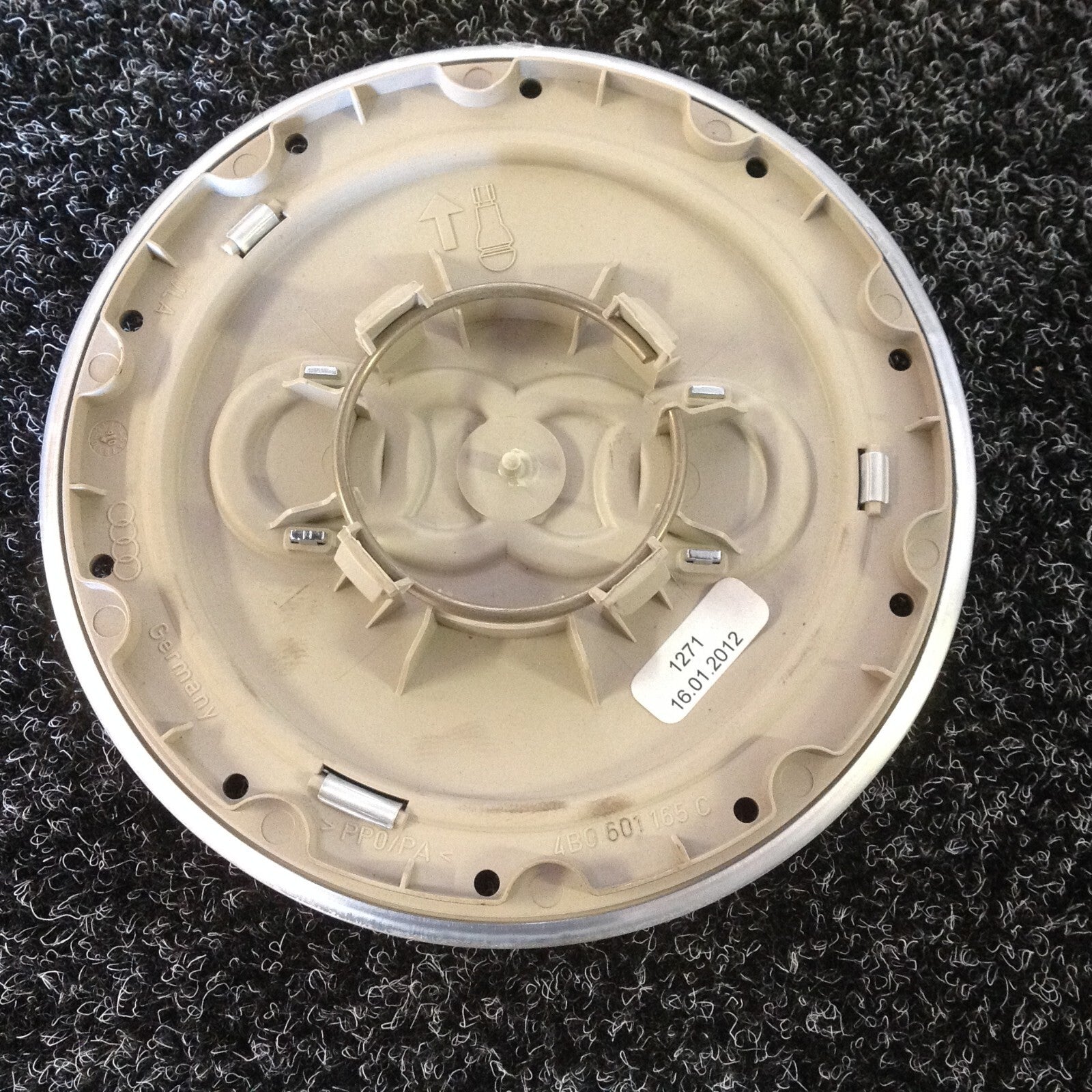 Audi A4,A6,A8,TT NEW Genuine OE Wheel Centre 4B0 601 165 C Z17