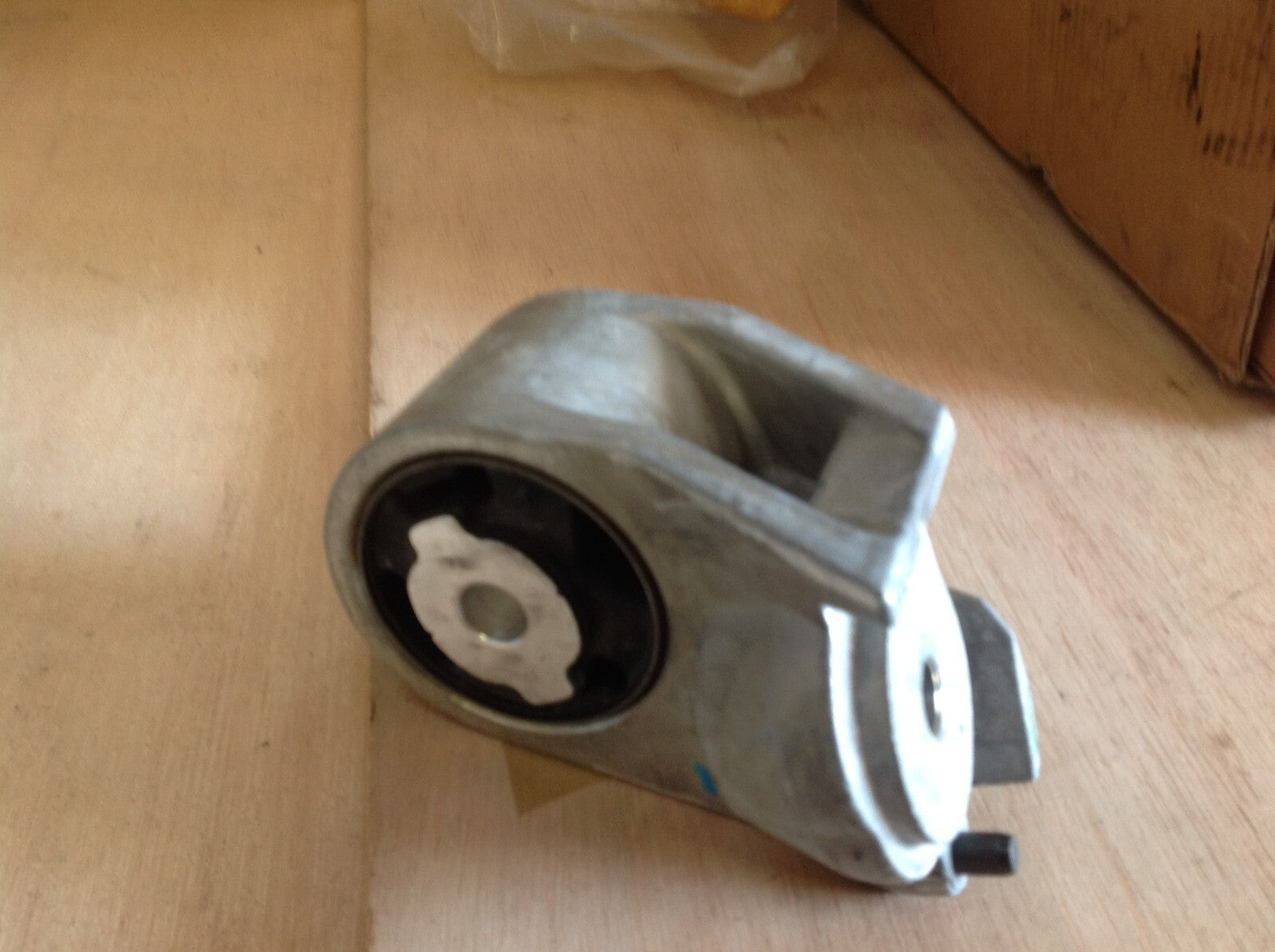 Saturn Sky Mounting Bracket 10350592  NEW GENUINE OE