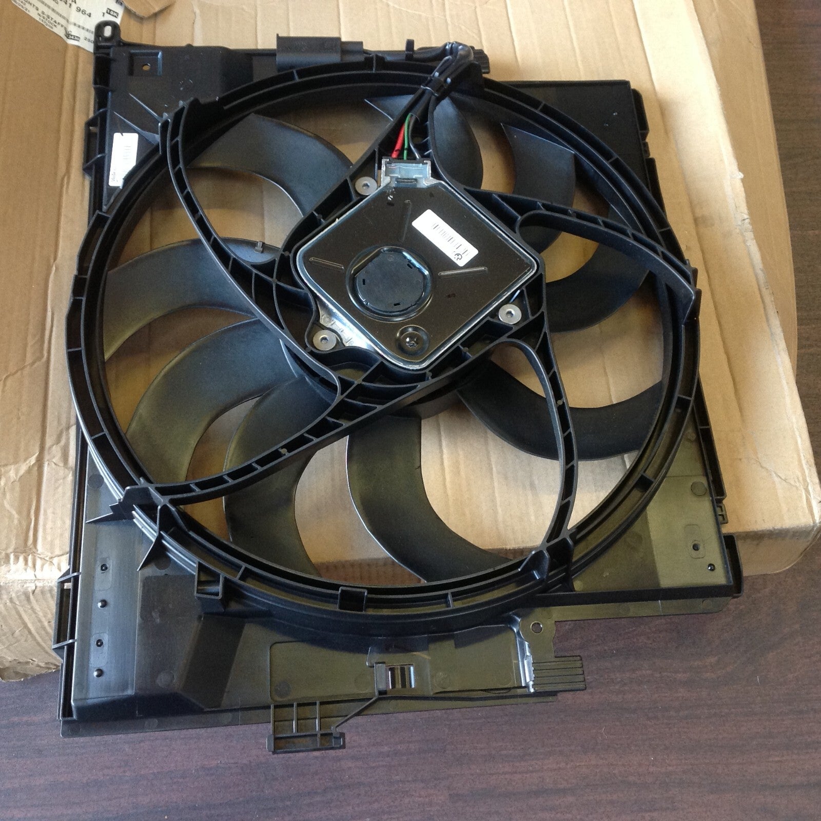 BMW 1 SERIES M135 Valeo Fan with Cowl 17428641964 NEW GENUINE OE