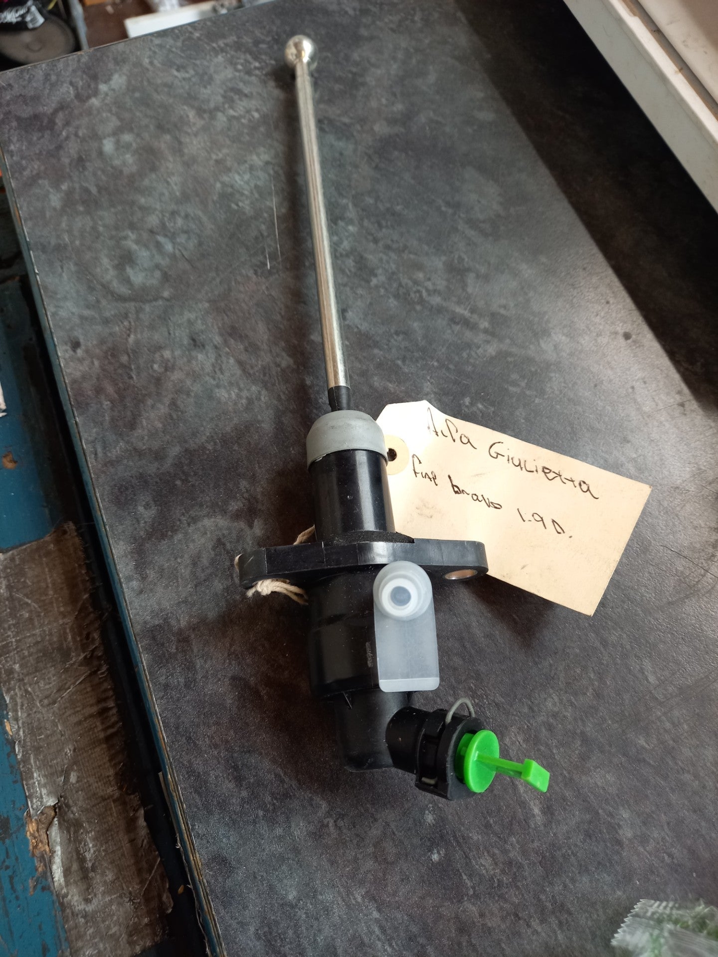 Alfa Romeo Guilietta Clutch Master Cylinder 552429000 NEW GENUINE OE