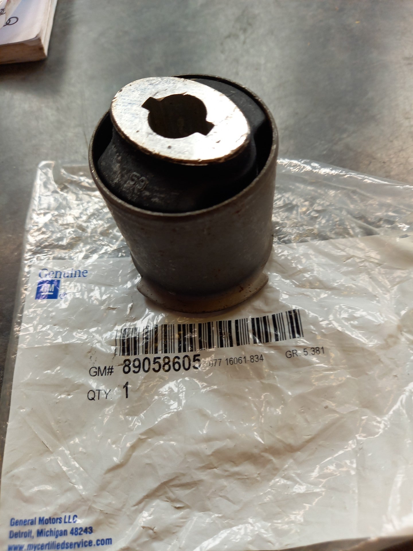 GM Cadillac Control Arm Bush 89058605 New Genuine OE