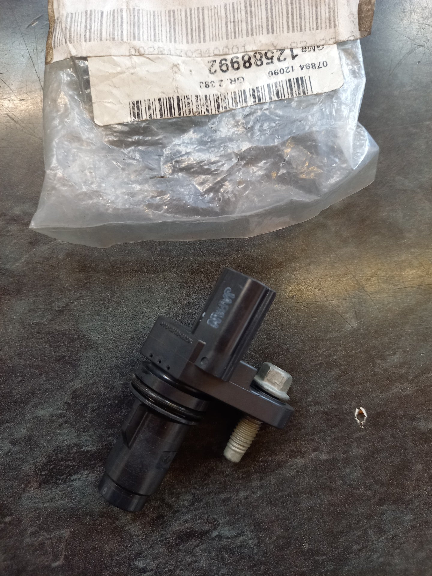 GM Pontiac,GMC,Buick,Chev Crank Sensor 12588992 New Genuine OE