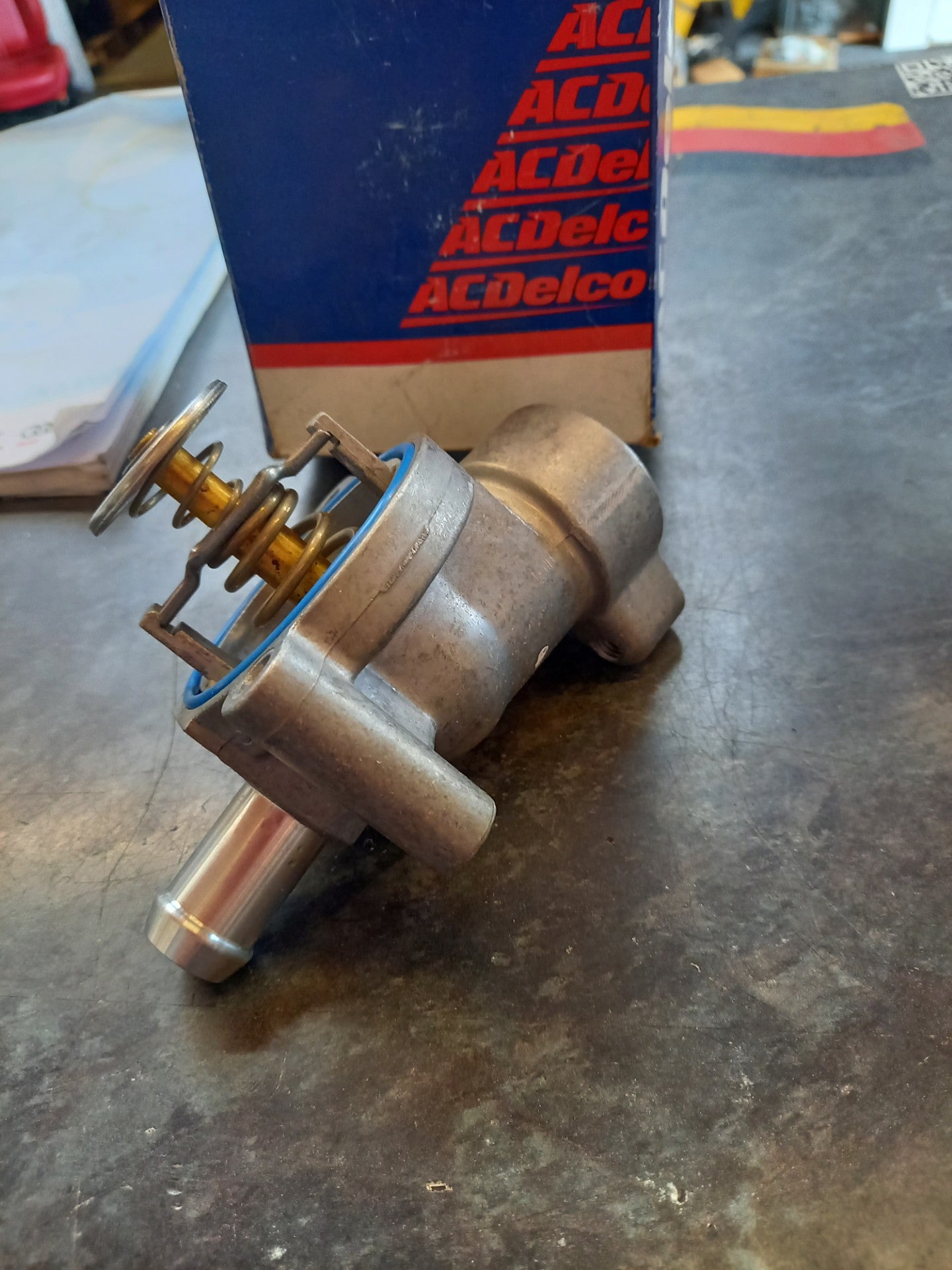 GM A/C Delco 2.8 + 3.6 Litre Thermostat 12586468 New Genuine OE