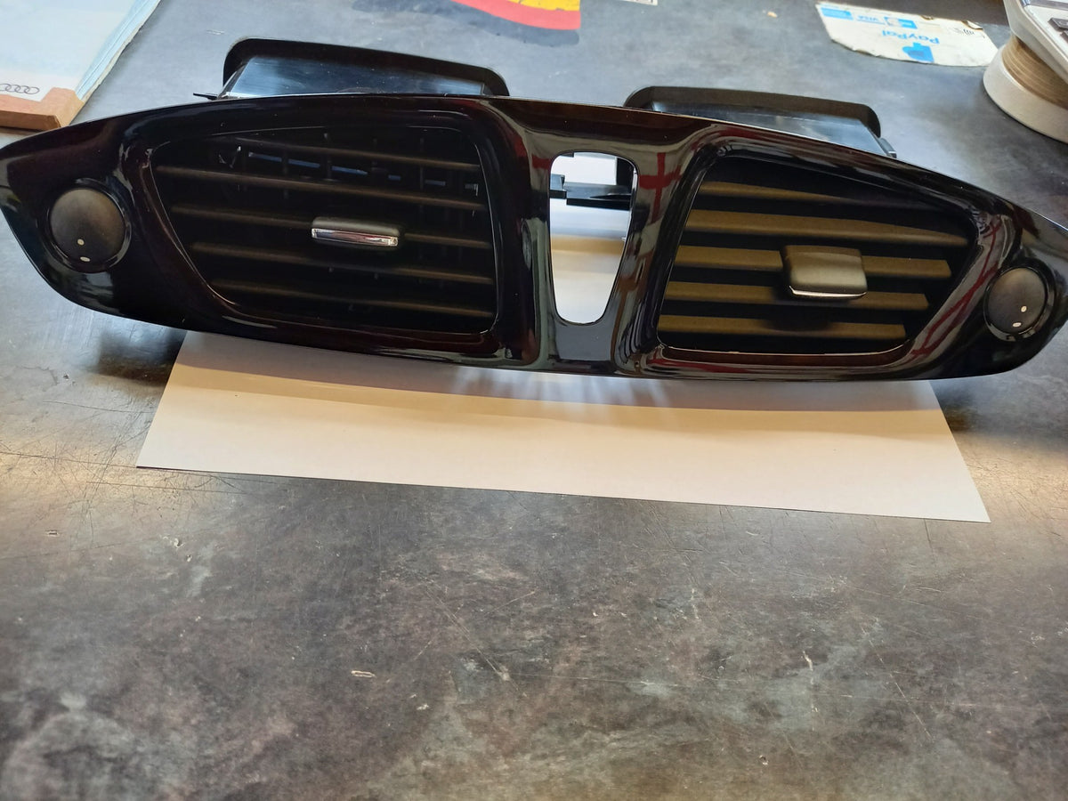 Renault Scenic MK3 Centre Air Vents 682600031R NEW GENUINE OE