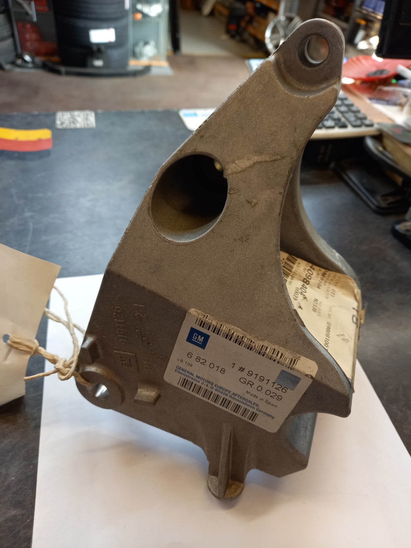 GM Saab 9-3 Turbo,Q7 Rear Engine Mount 9191126 NEW GENUINE OE