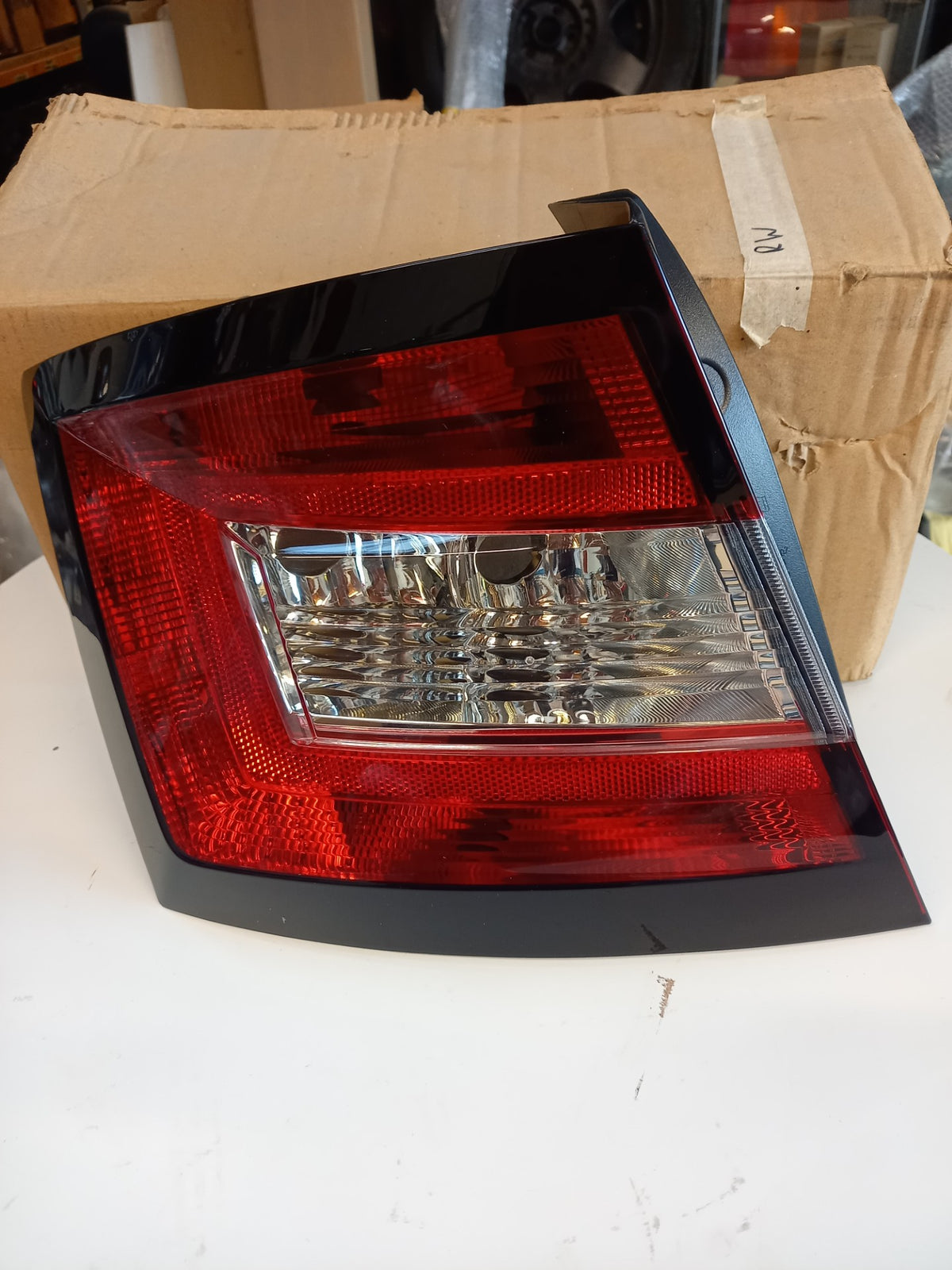 Skoda Fabia Passenger Rear Lamp NEW GENUINE OE 6V6 945 111