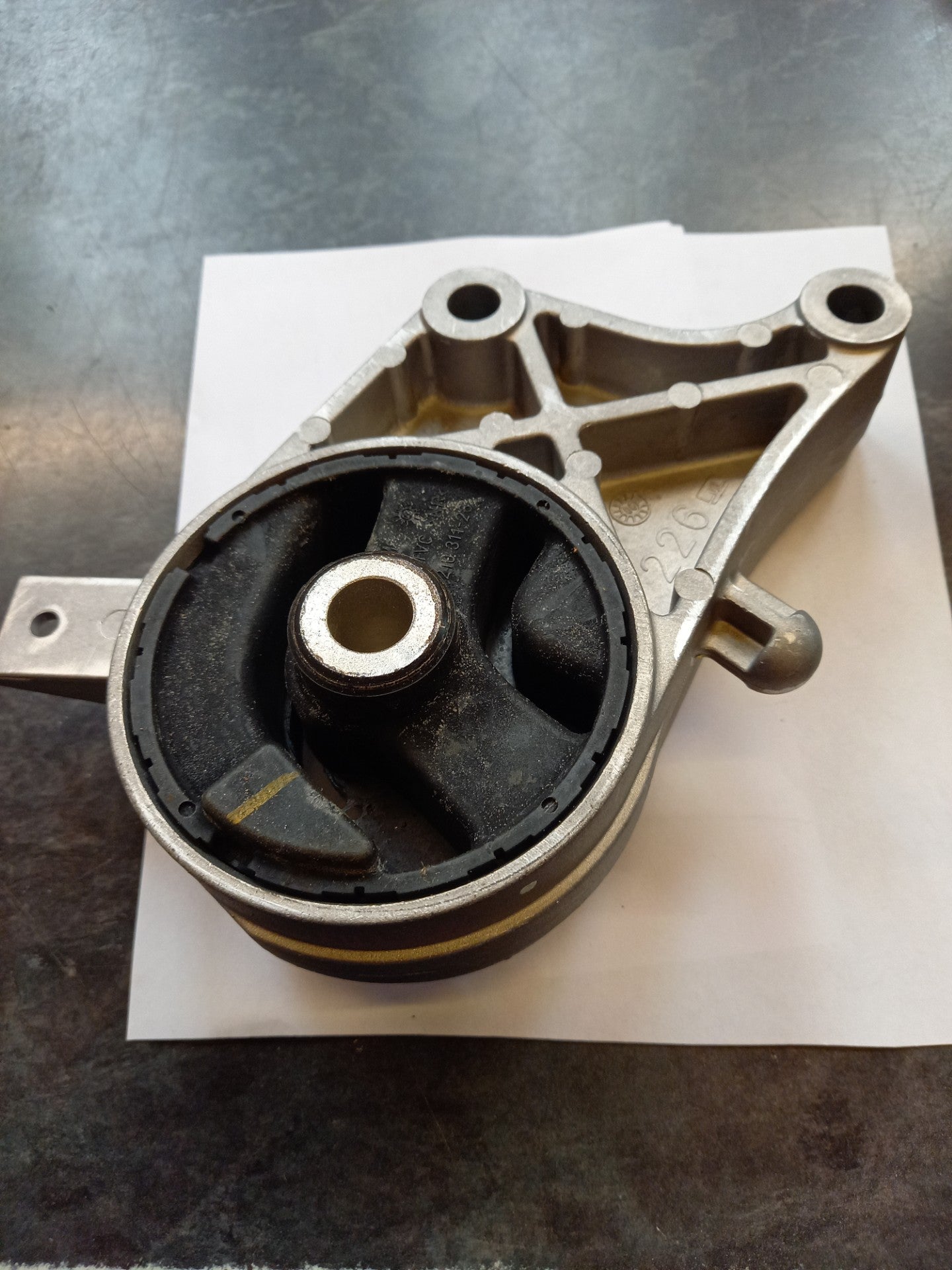 GM Vauxhall Vectra 2.2 DGI 16V Engine Mount 9156937 NEW GENUINE OE