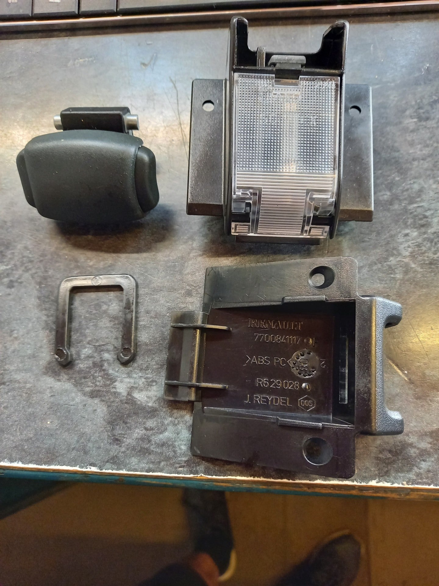 GM Vauxhall Vivaro A Glovebox Light + Catch Kit 93161034 NEW GENUINE OE