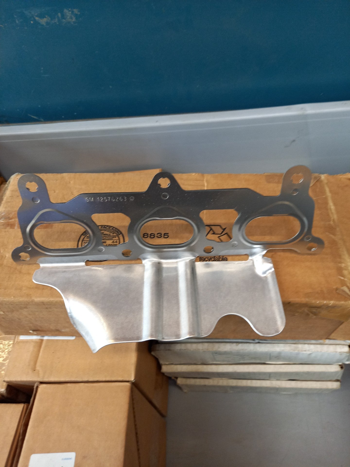 GM Cadillac.Buick RH Exhaust Manifold Gasket 12576263 New Genuine OE