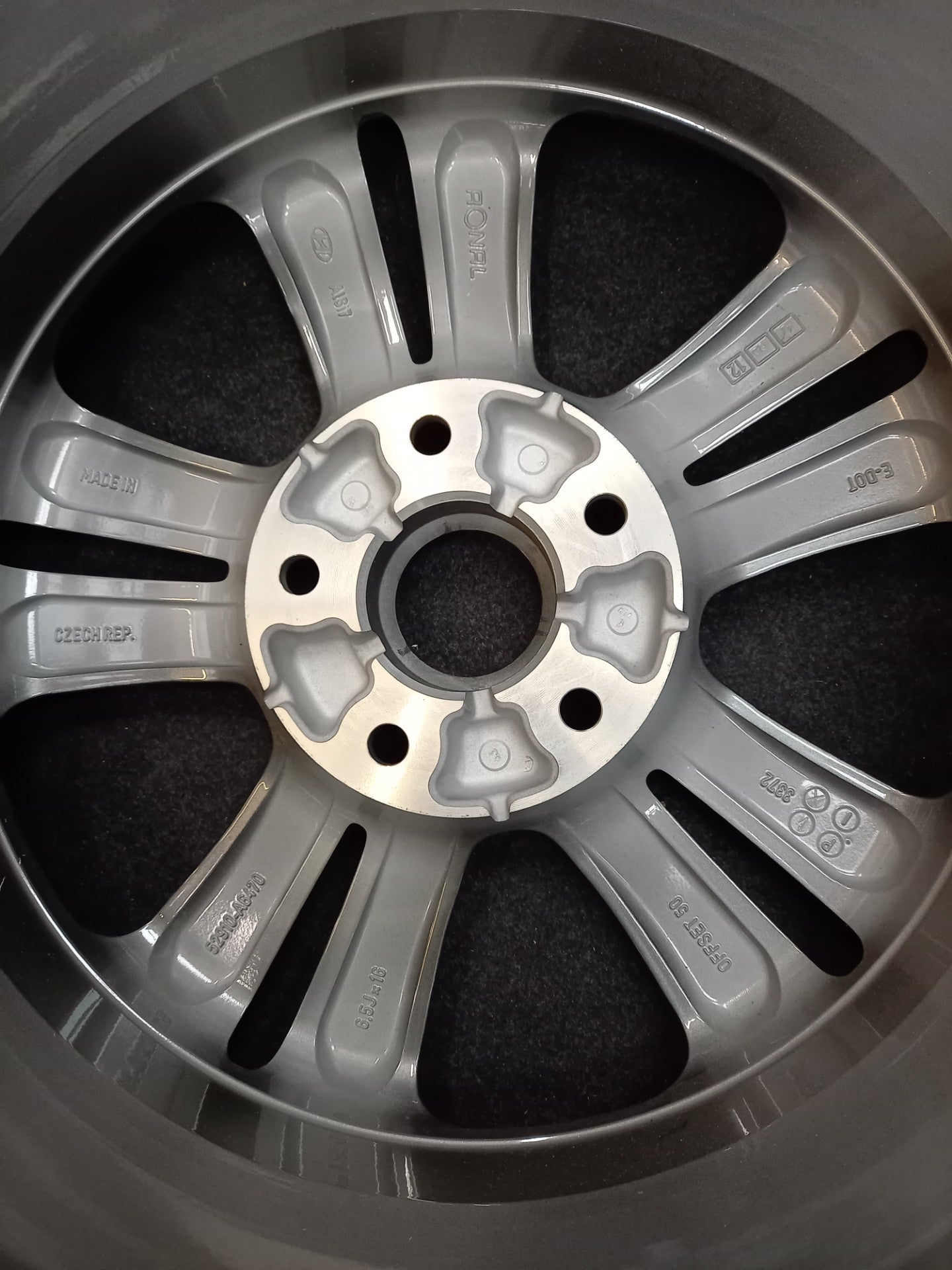 Hyundai i30 NEW Genuine OE 16" Ronal Alloy Wheel 52910 A6470