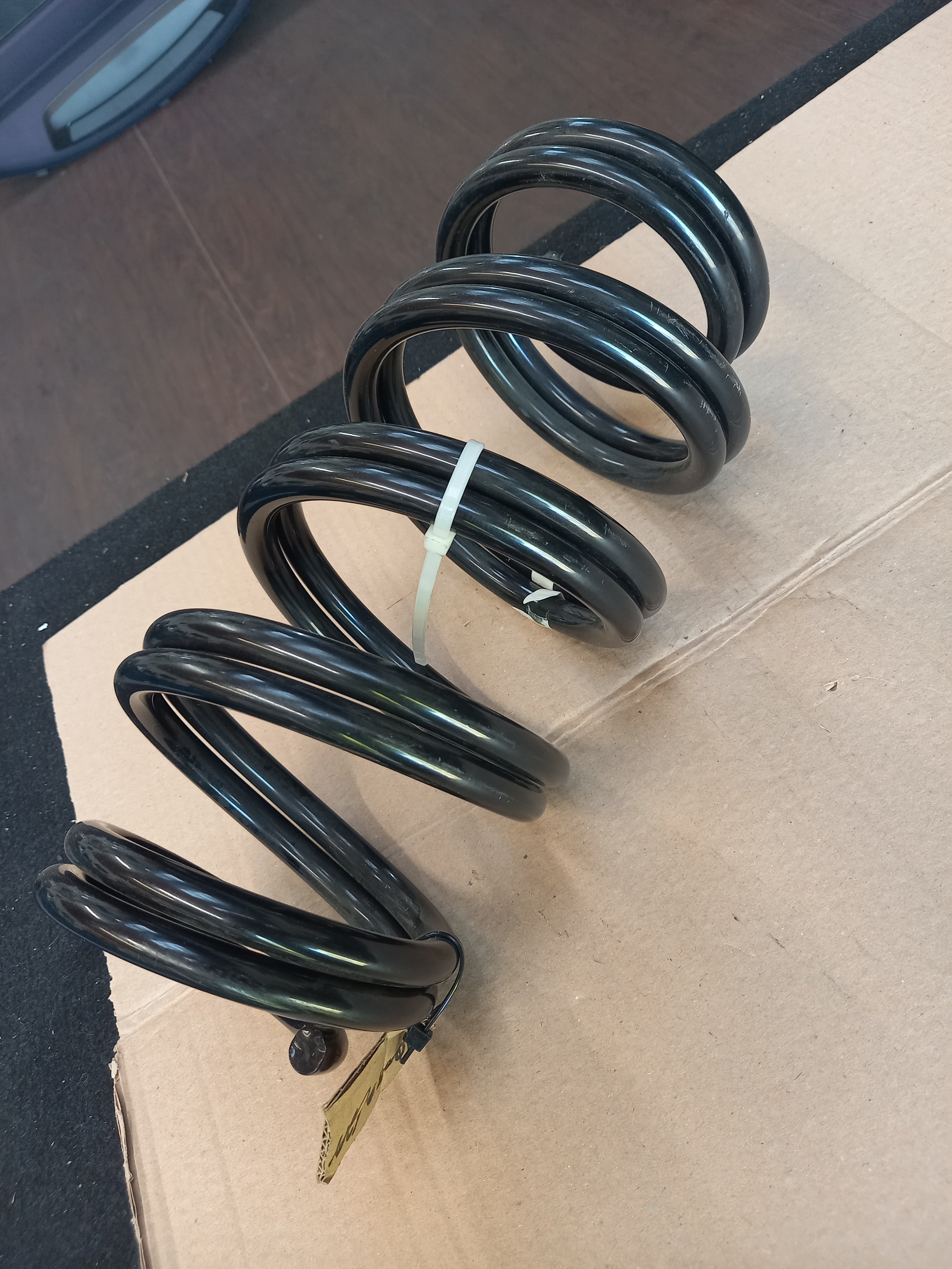 Vauxhall Vectra B Front Springs ( Pair ) 90542501